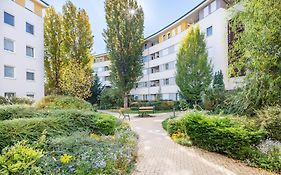 Cozy Studio At Residential Area - Free Street Parking